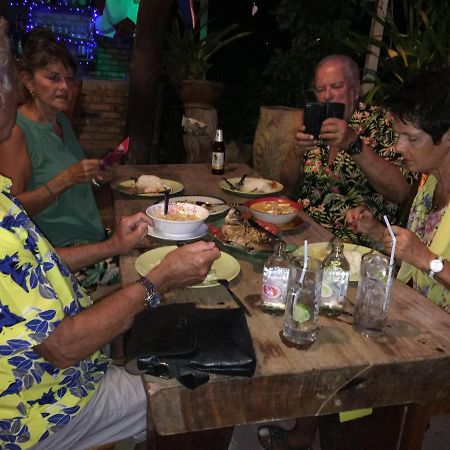 The Lazy Bar And Guesthouse Krabi town Extérieur photo