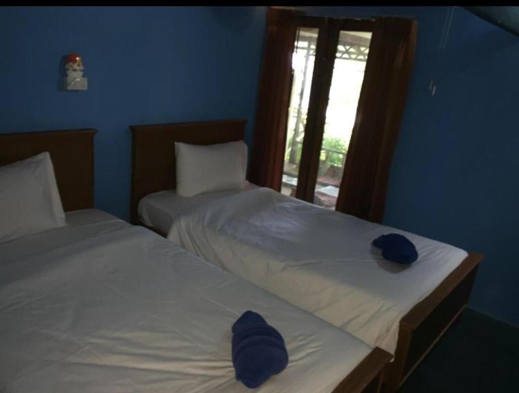 The Lazy Bar And Guesthouse Krabi town Extérieur photo