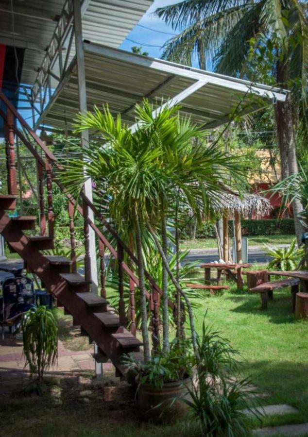 The Lazy Bar And Guesthouse Krabi town Extérieur photo