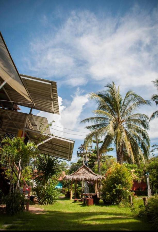 The Lazy Bar And Guesthouse Krabi town Extérieur photo