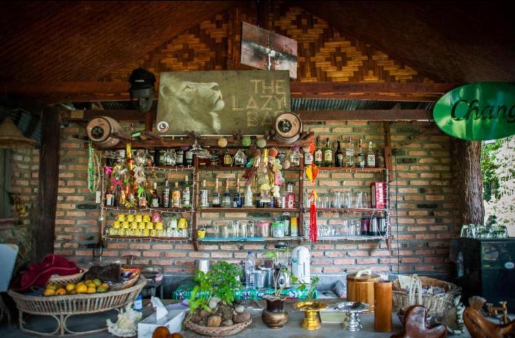 The Lazy Bar And Guesthouse Krabi town Extérieur photo