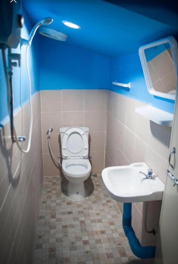 The Lazy Bar And Guesthouse Krabi town Extérieur photo