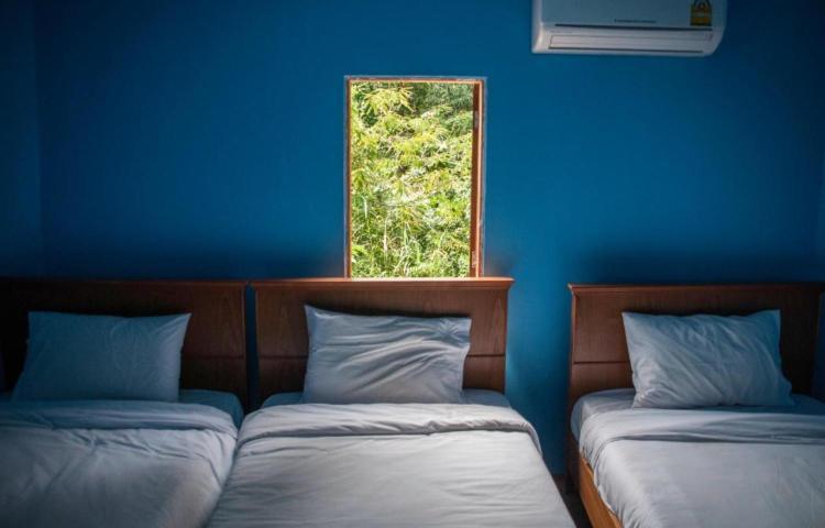 The Lazy Bar And Guesthouse Krabi town Extérieur photo
