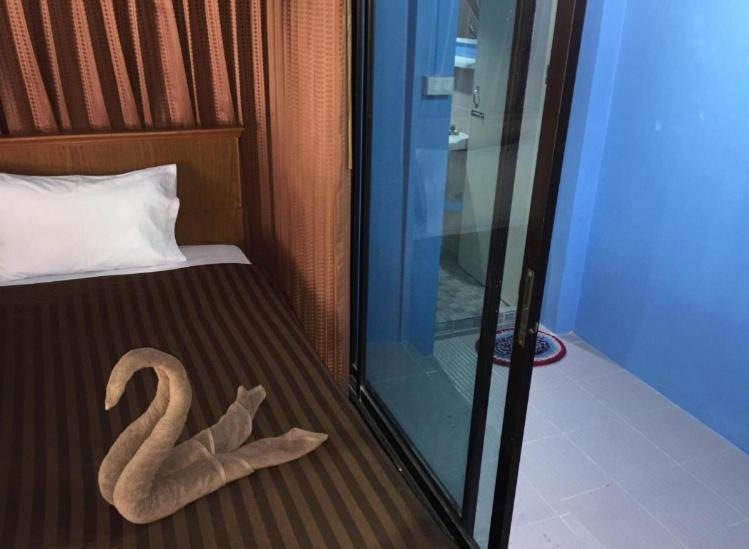 The Lazy Bar And Guesthouse Krabi town Extérieur photo